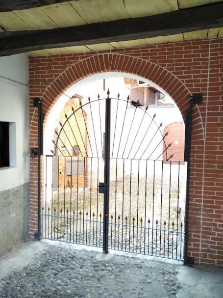 Borgo Antico Chalet Appartamenti Fara Novarese ภายนอก รูปภาพ